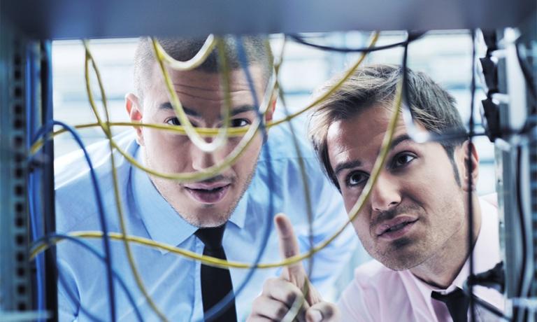 Manutenção de sistemas e helpdesk aos utilizadores